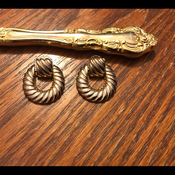 Beautiful Gold Earrings! - Picture 4 of 5